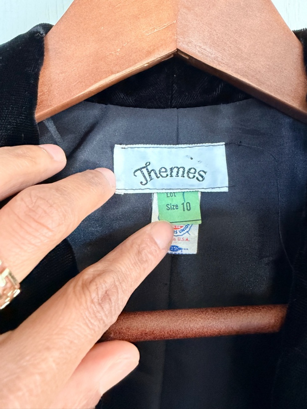 Vintage Themes Black Velvet Blazer | Faux Fur Cuff - Picture 12 of 13